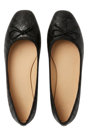 Flower embossed pumps