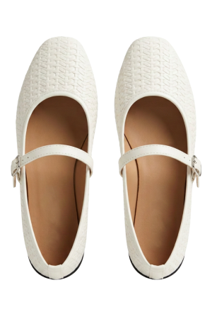 Embossed pumps with strap