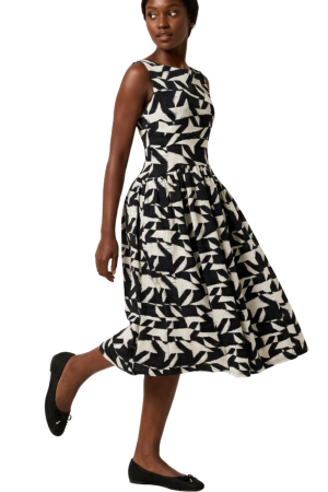 Sleeveless curved waistline dress